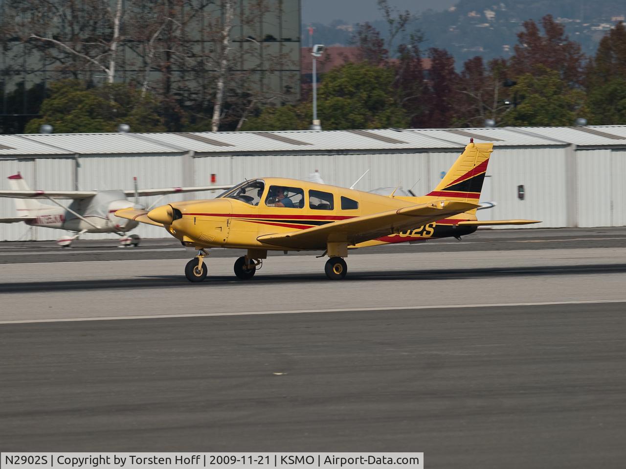 N2902S, Piper PA-28-181 Archer II C/N 28-7990540, N2902S departing from RWY 21