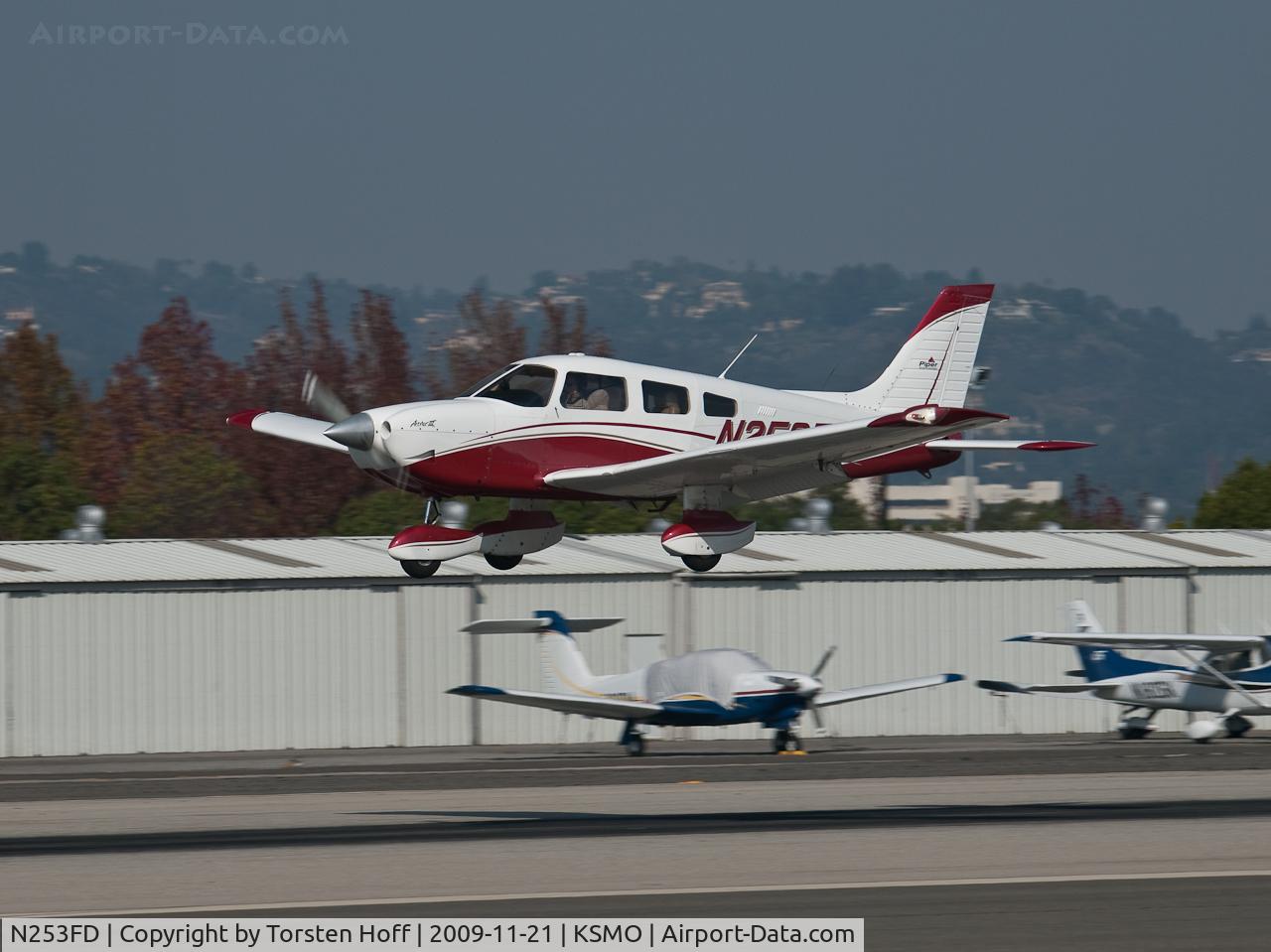 N253FD, Piper PA-28-181 Archer III C/N 2843321, N253FD arriving on RWY 21