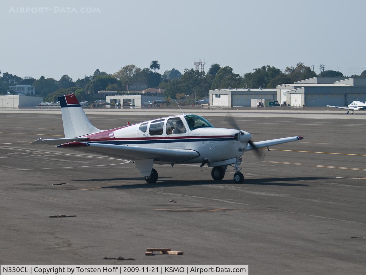 N330CL, 1962 Beech 35-B33 Debonair C/N CD-488, N330CL taxiing