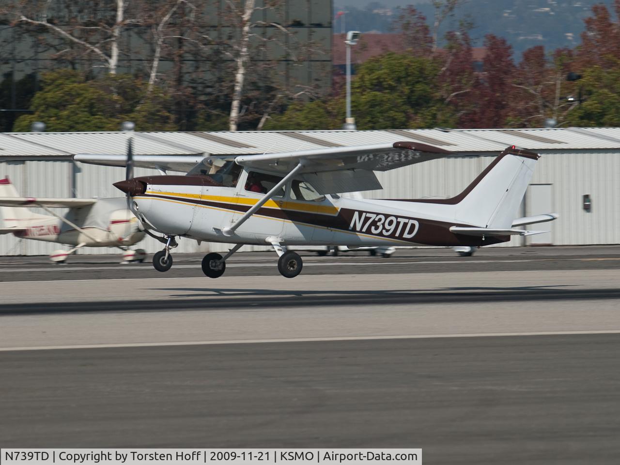 N739TD, 1978 Cessna 172N C/N 17270785, N739TD arriving on RWY 21