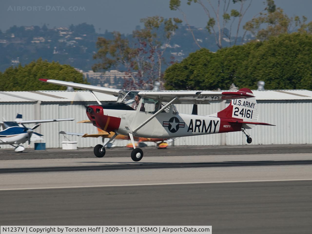N1237V, Cessna 305F C/N AR-2, N1237V departing from RWY 21