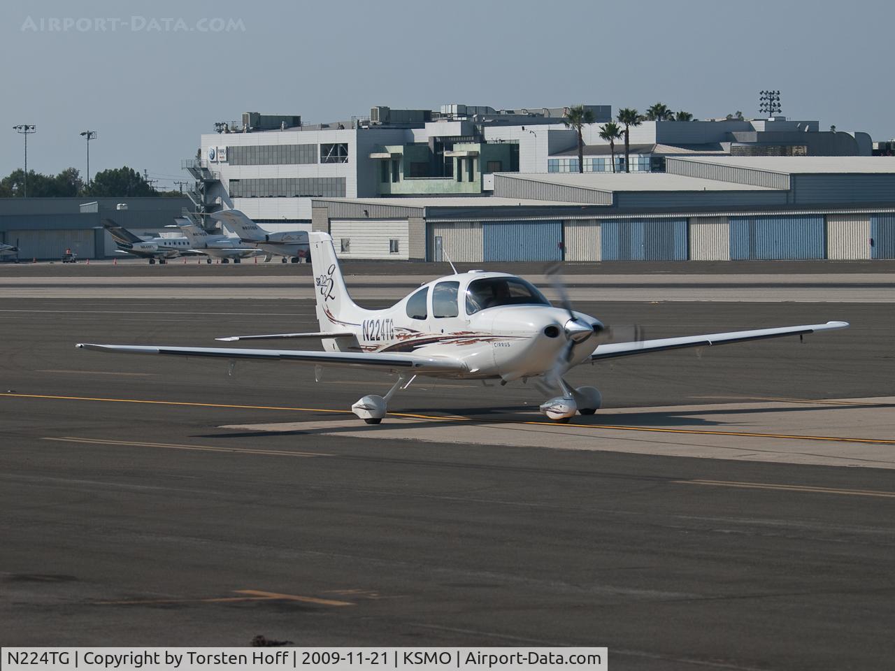 N224TG, 2005 Cirrus SR22 G2 C/N 1570, N224TG taxiing