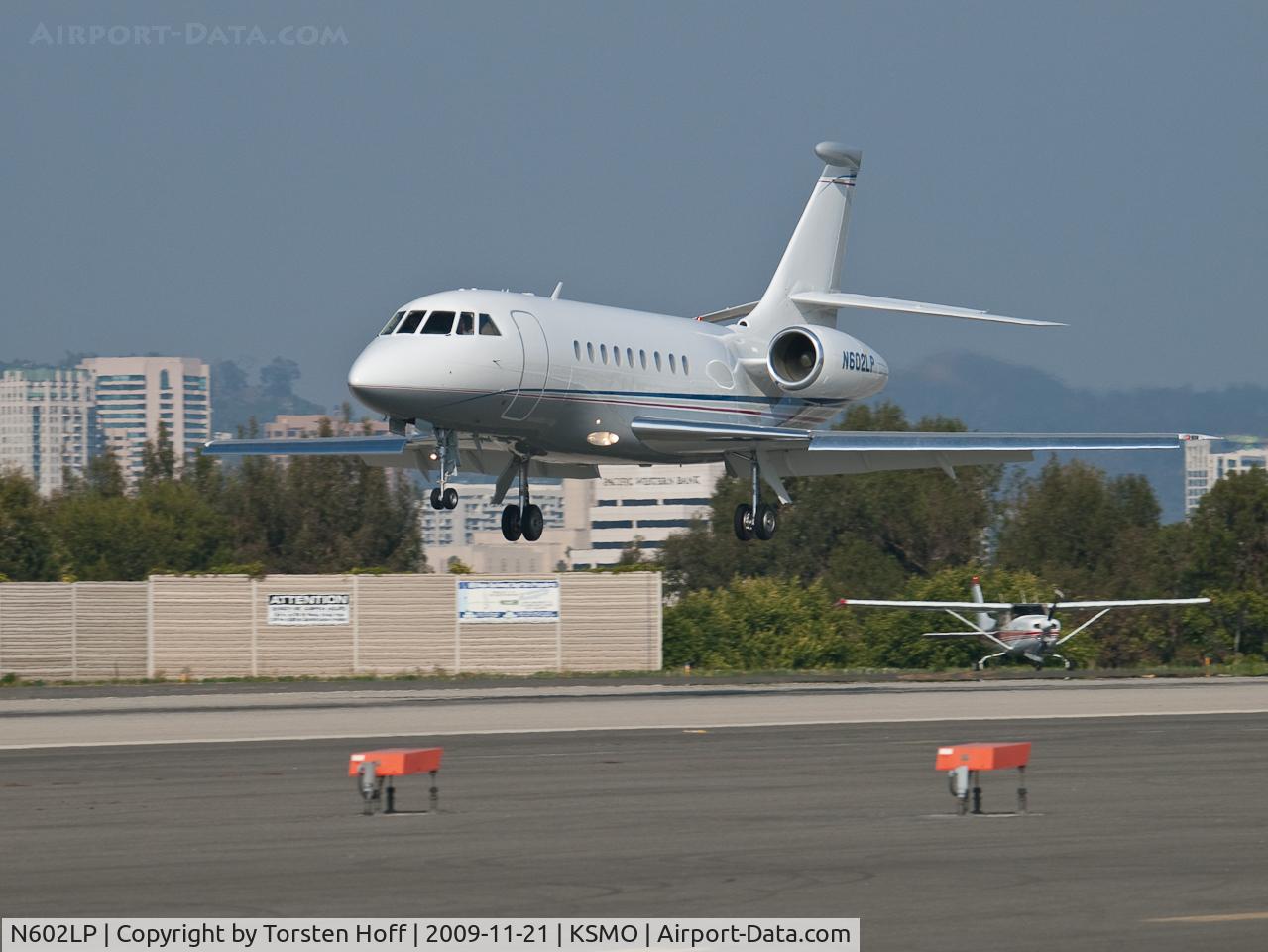 N602LP, Dassault Falcon 2000 C/N 036, N602LP arriving on RWY 21