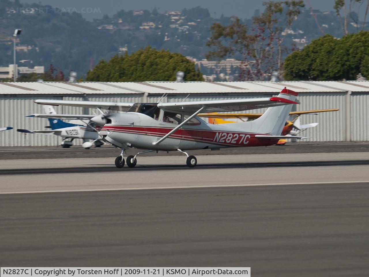 N2827C, 1978 Cessna R182 Skylane RG C/N R18200233, N2827C departing from RWY 21