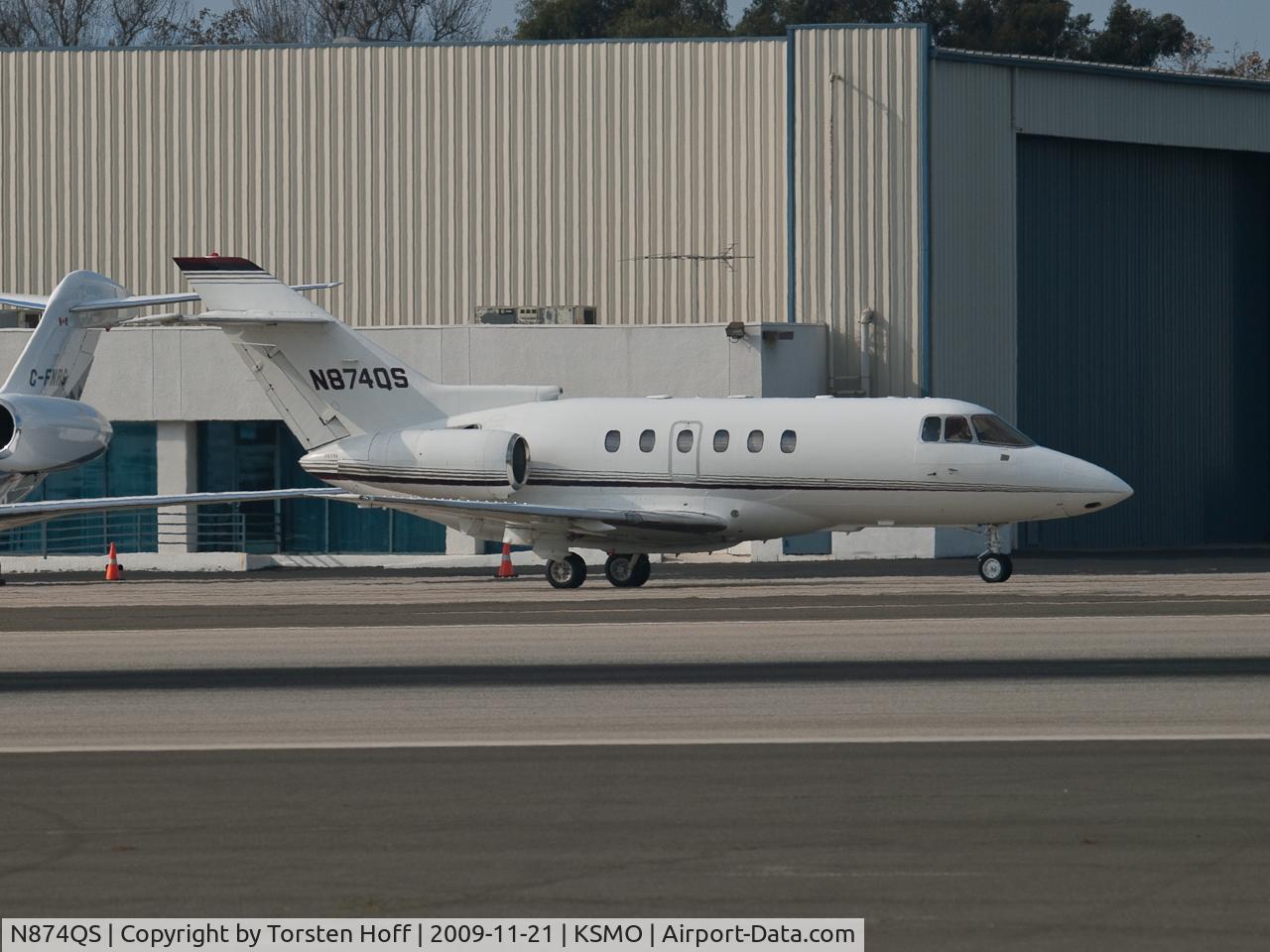 N874QS, 2000 Raytheon Hawker 800XP C/N 258474, N874QS taxiing