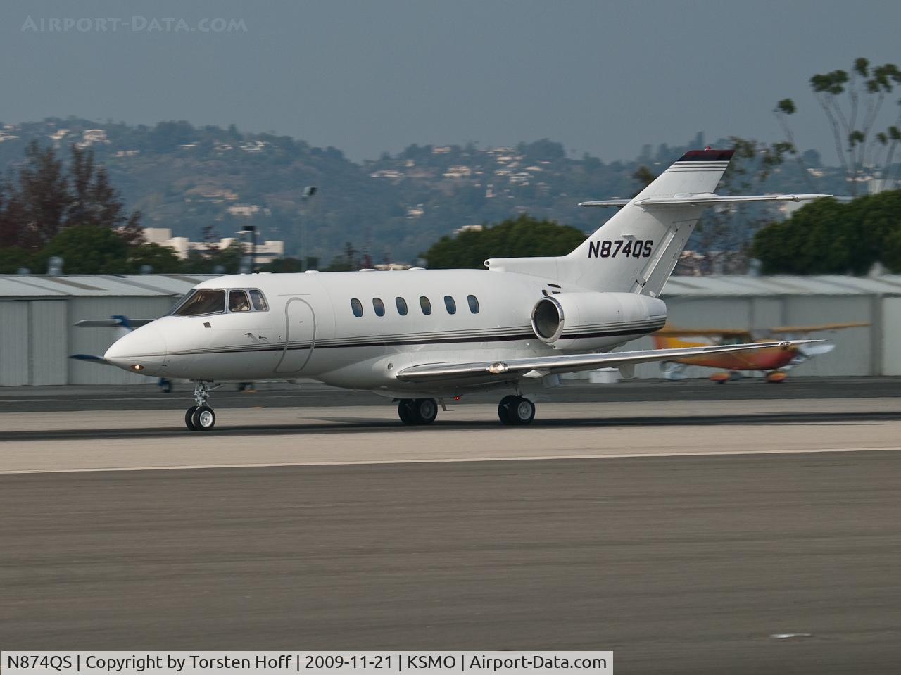 N874QS, 2000 Raytheon Hawker 800XP C/N 258474, N874QS departing from RWY 21