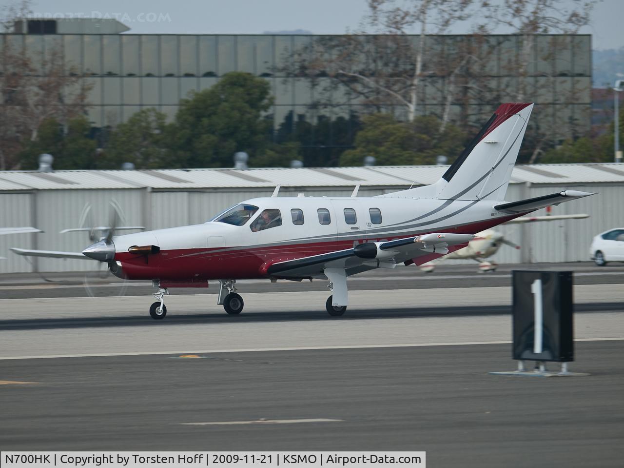 N700HK, 1992 Socata TBM-700 C/N 60, N700HK departing from RWY 21