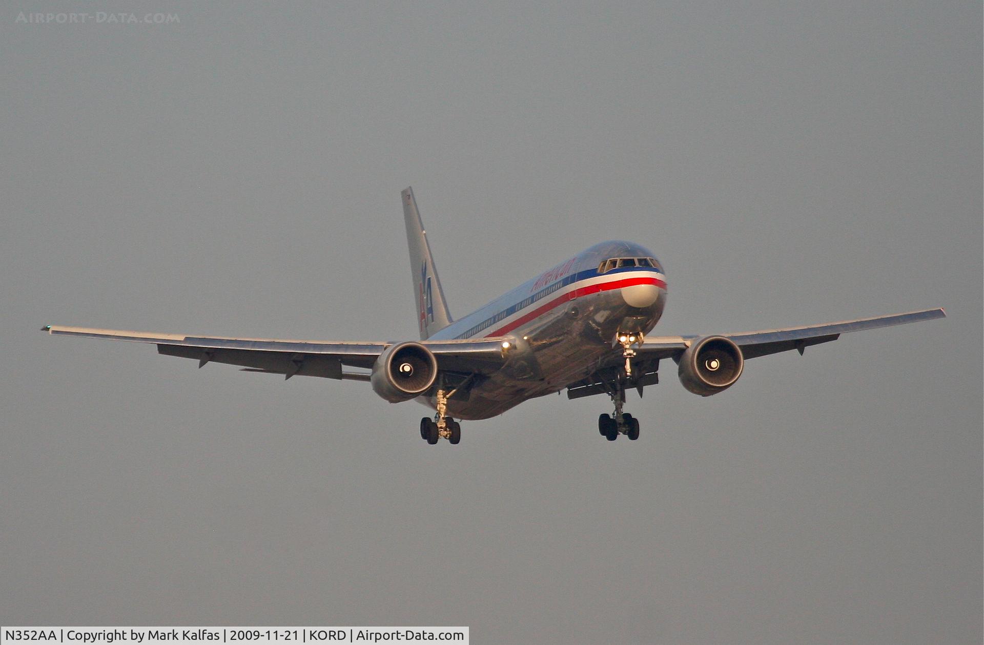 N352AA, 1988 Boeing 767-323ER C/N 24033, American Airlines Boeing 767-323. AAL41 arriving from LFPG,  22R approach KORD