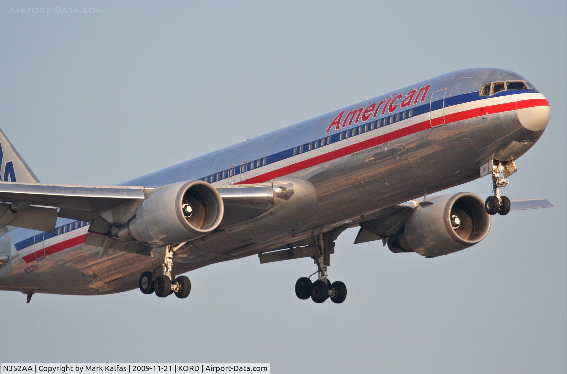 N352AA, 1988 Boeing 767-323ER C/N 24033, American Airlines Boeing 767-323. AAL41 arriving from LFPG,  22R approach KORD