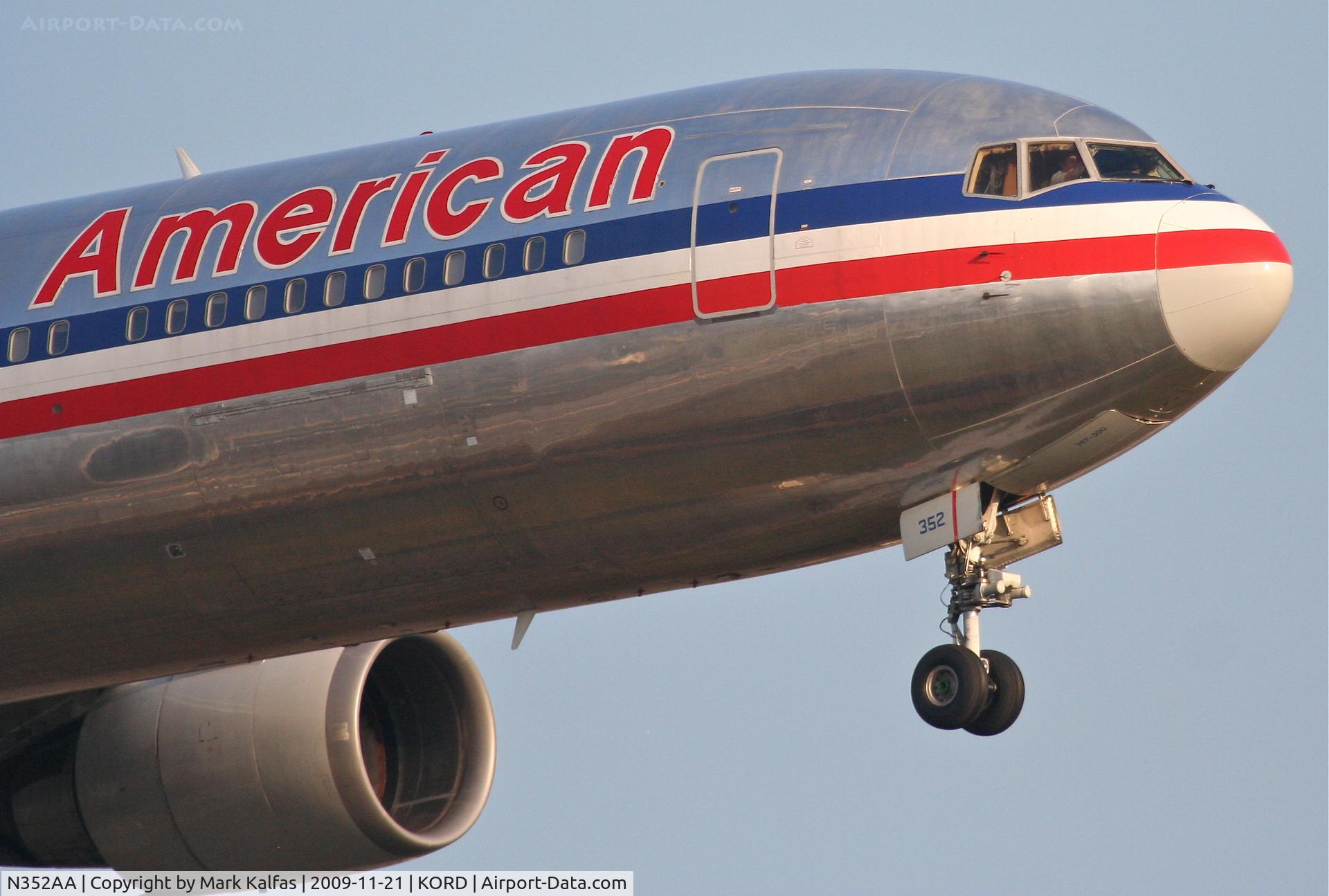 N352AA, 1988 Boeing 767-323ER C/N 24033, American Airlines Boeing 767-323. AAL41 arriving from LFPG,  22R approach KORD