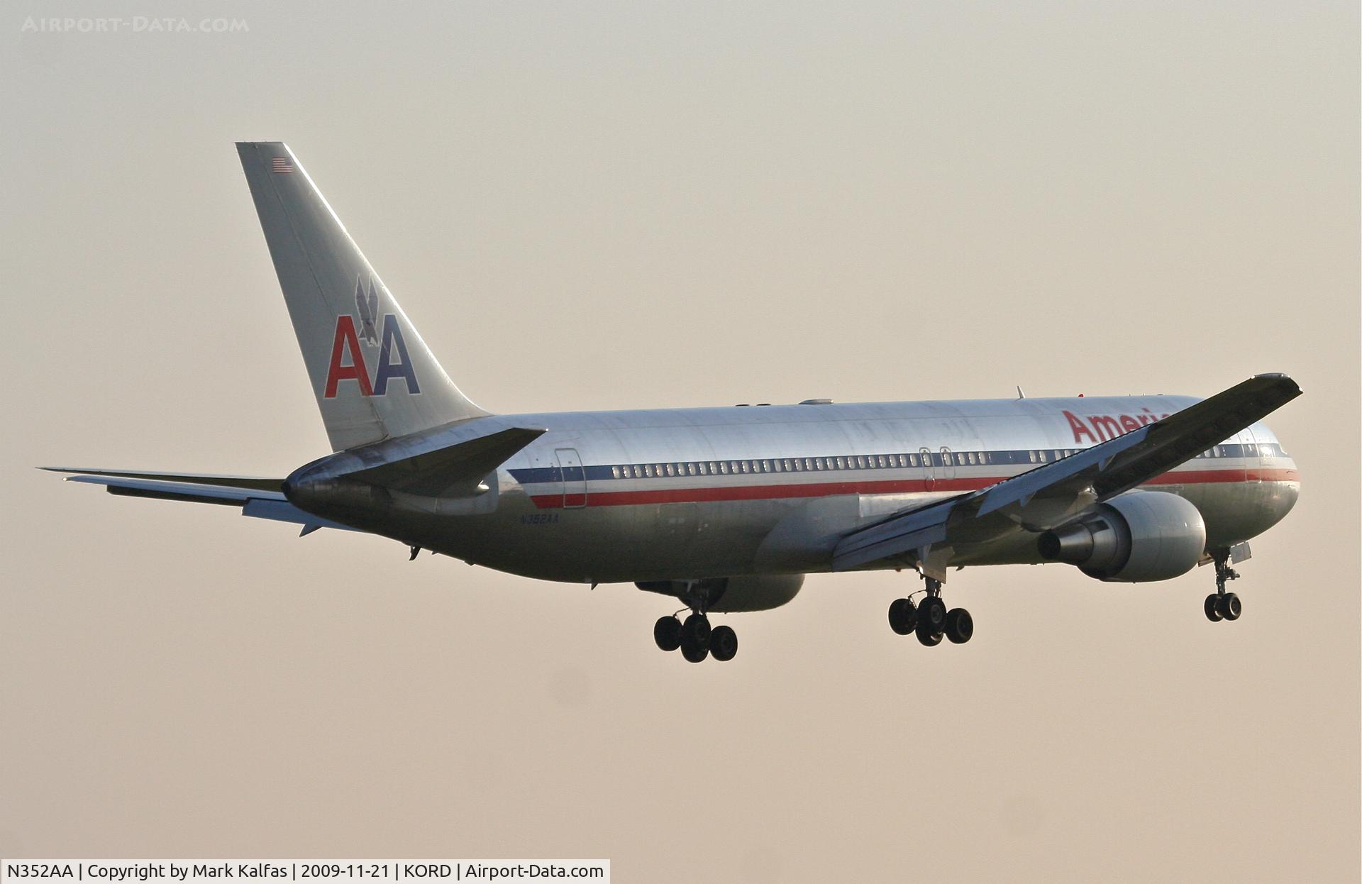 N352AA, 1988 Boeing 767-323ER C/N 24033, American Airlines Boeing 767-323. AAL41 arriving from LFPG,  22R approach KORD
