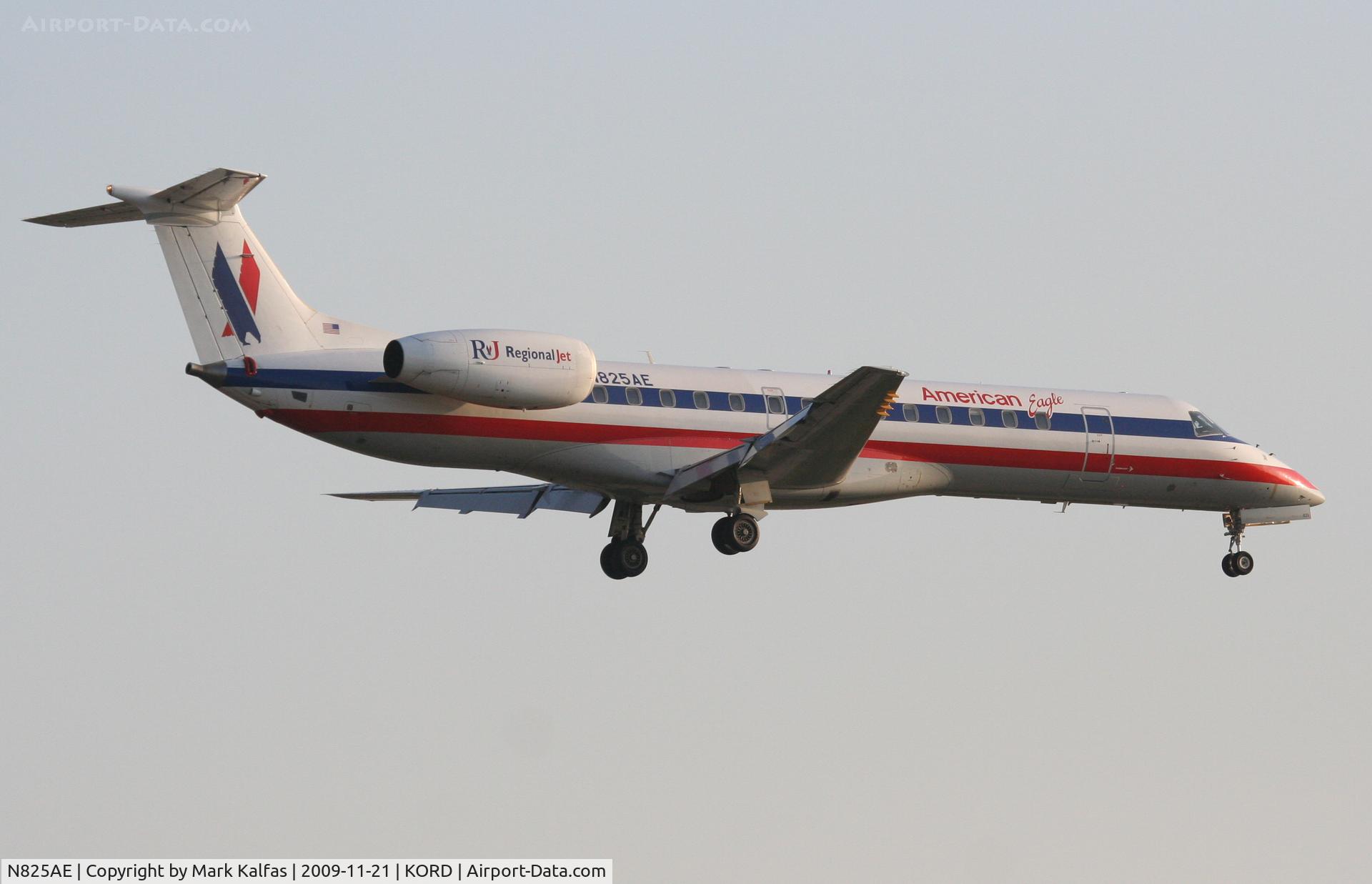N825AE, 2002 Embraer ERJ-140LR (EMB-135KL) C/N 145589, American Eagle EMB-135KL, EGF4190 arriving from KDSM, short final 22R KORD.
