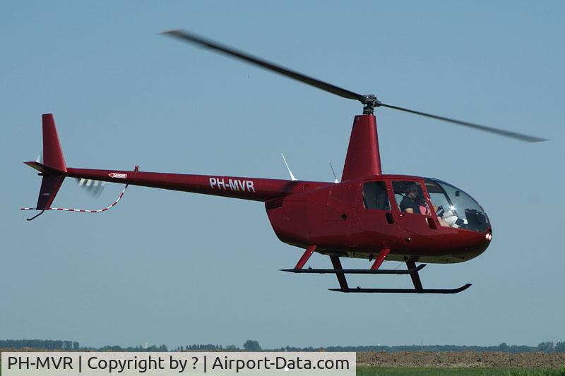 PH-MVR, Robinson R44 C/N 1057, in flight