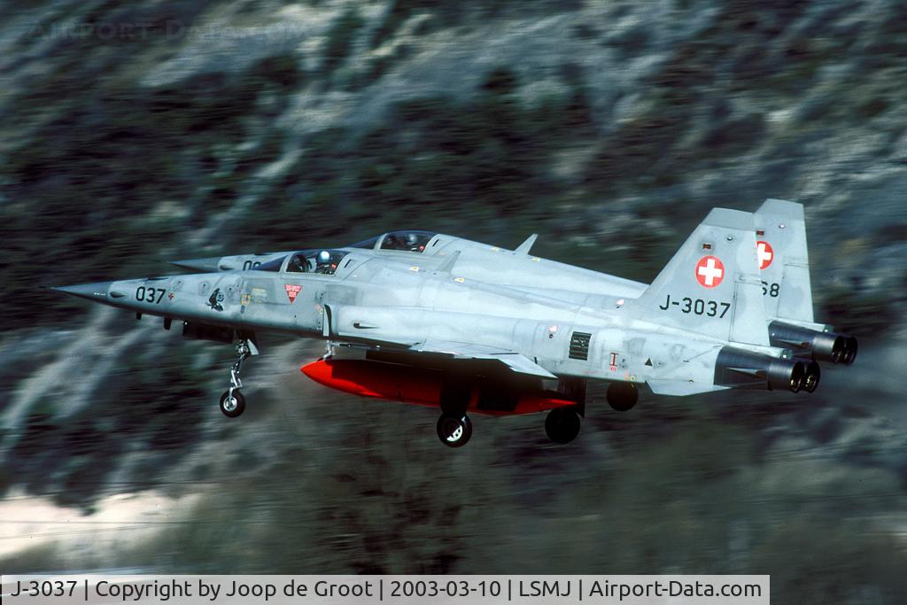 J-3037, Northrop F-5E Tiger II C/N L.1037, Take off during the last WK at Turtmann.