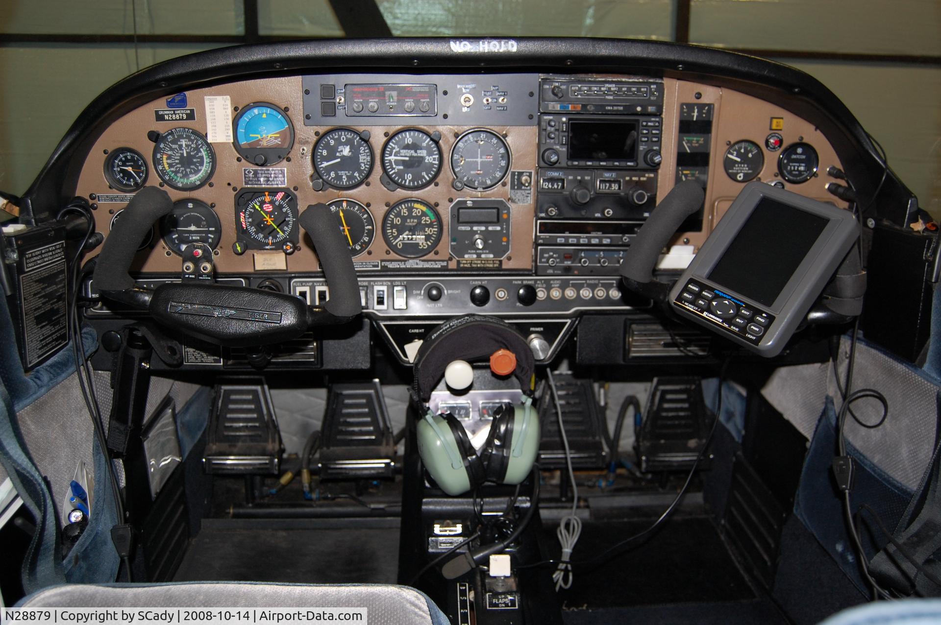 N28879, 1978 Grumman American AA-5B Tiger C/N AA5B0877, Panel