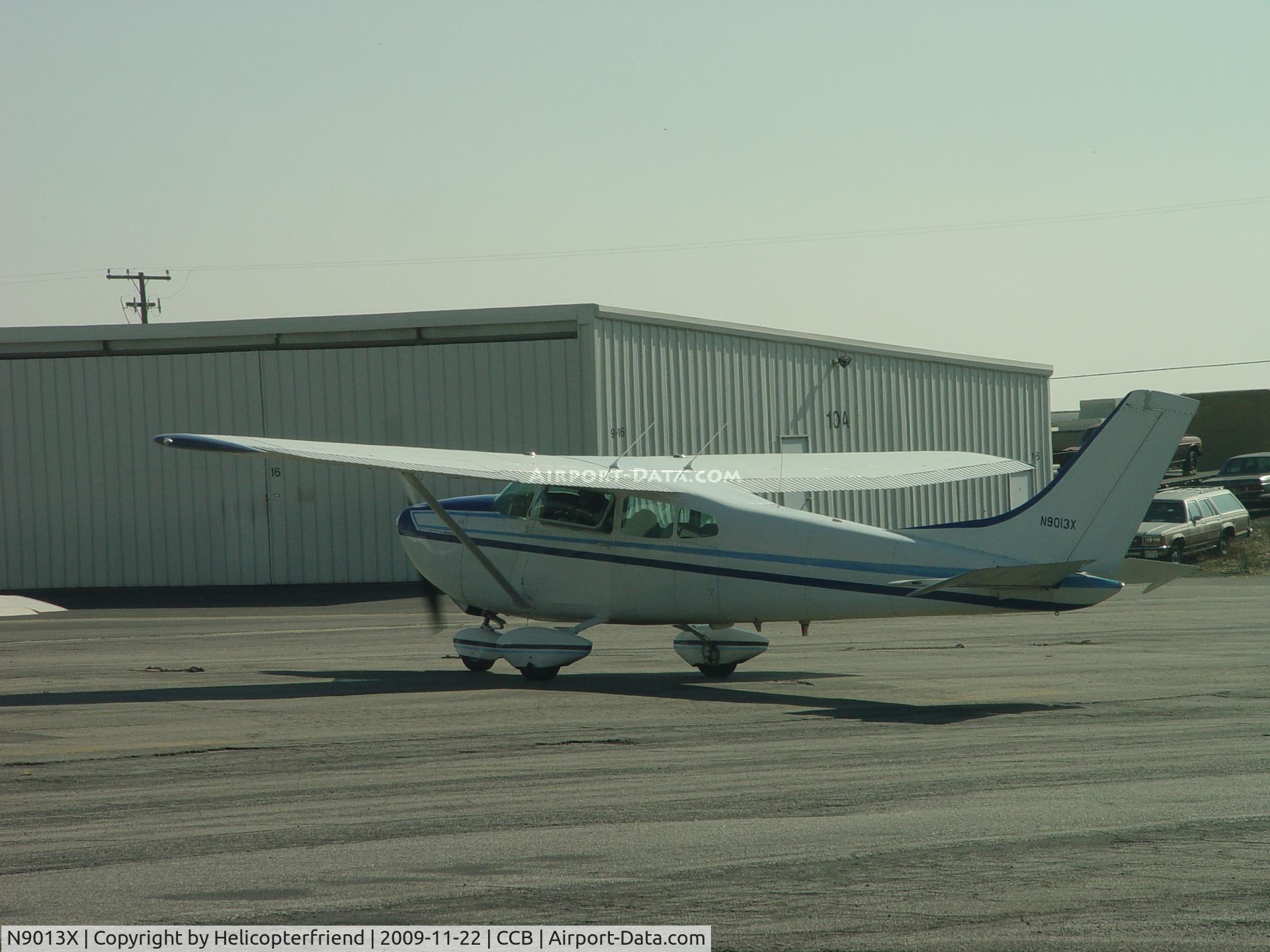 N9013X, 1961 Cessna 182D Skylane C/N 18253413, Taxiing to hanger