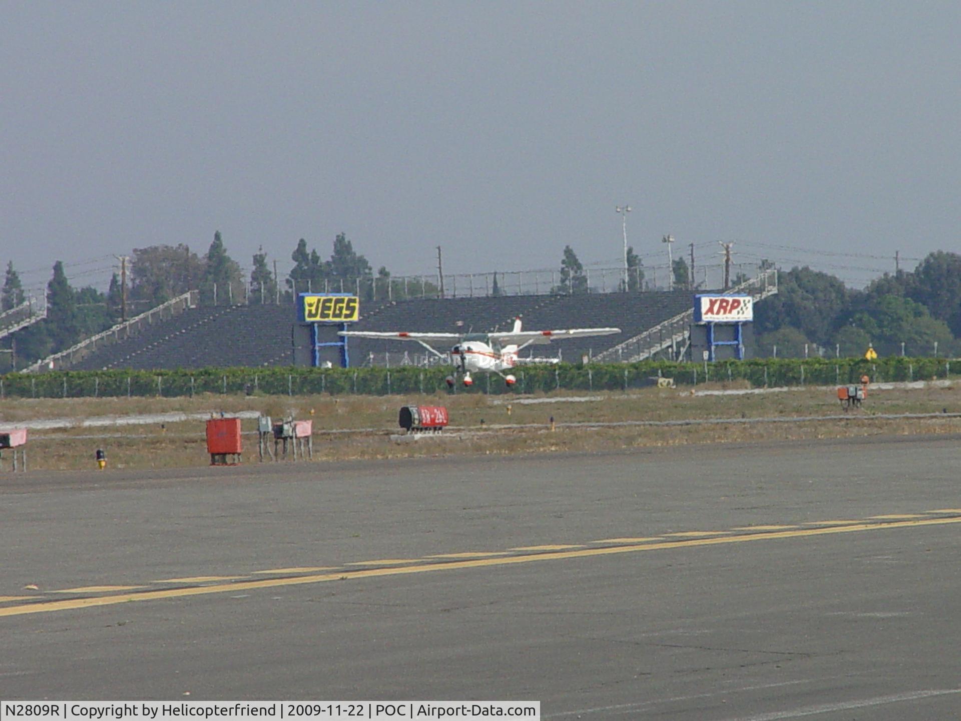 N2809R, 1967 Cessna 182K Skylane C/N 18258409, Landing runway 26L