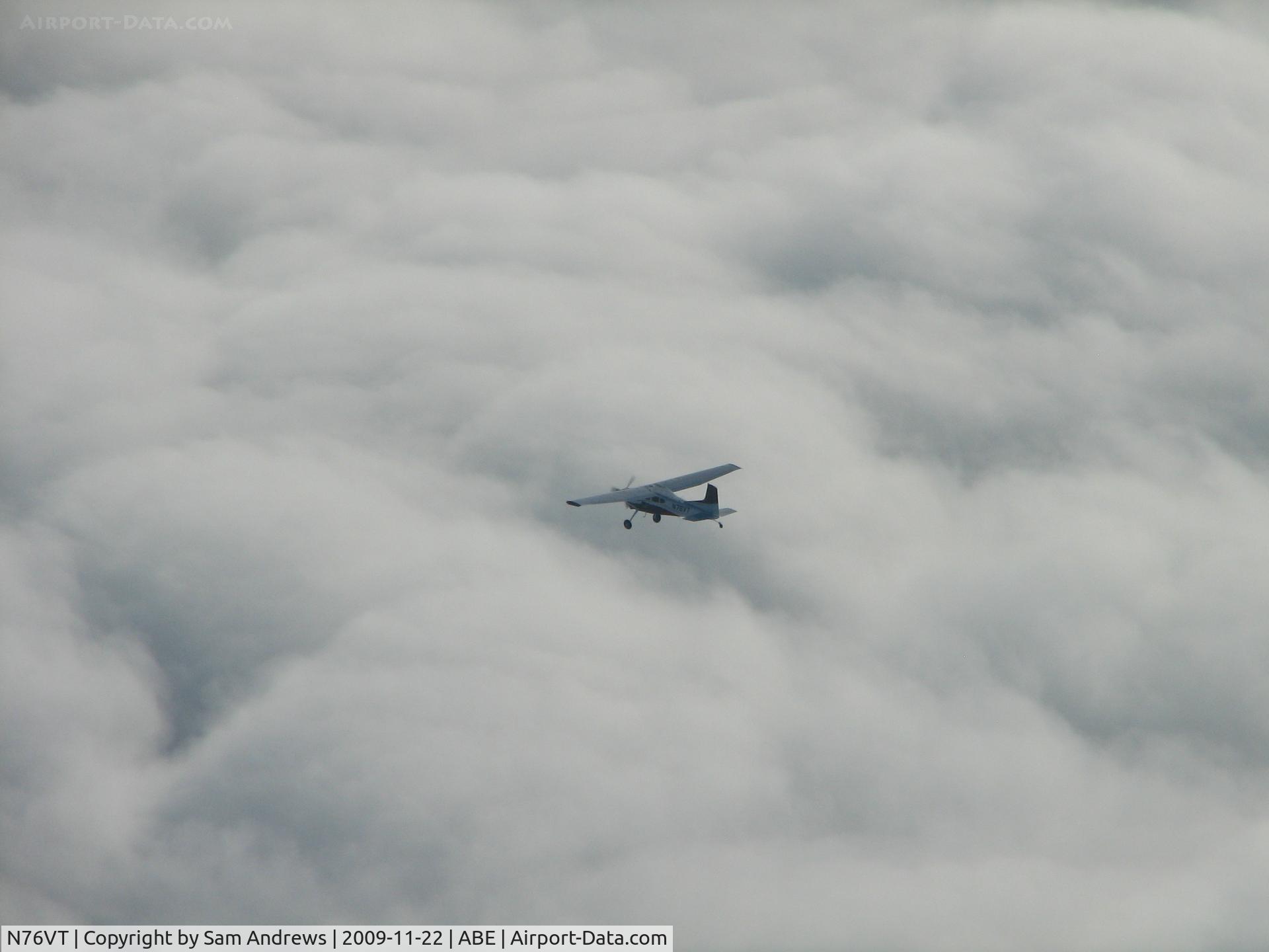 N76VT, 1976 Cessna A185F Skywagon 185 C/N 18503148, Flying home from Hudson River corridor sight seeing trip.  Had this reported traffic.  Nice looking 185.  Looks like it has been painted since Tim took his shot.
