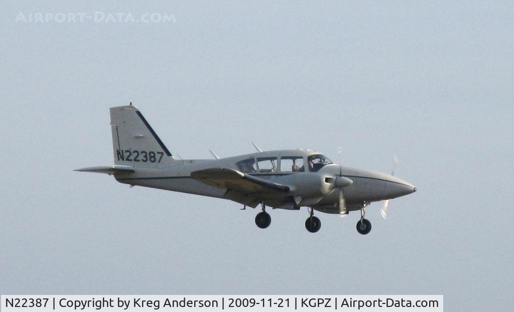 N22387, 1977 Piper PA-23-250 Aztec C/N 27-7754065, 1977 Piper PA-23-250 Aztec on short final to runway 16 at Grand Rapids, MN.