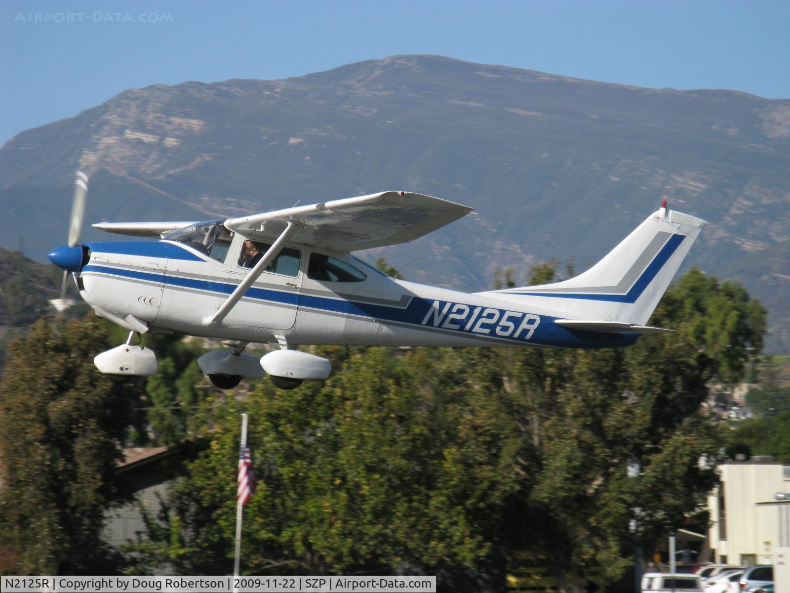 N2125R, 1964 Cessna 182G Skylane C/N 18255325, 1964 Cessna 182G SKYLANE, Continental O-470-S 230 Hp, takeoff climb Rwy 22