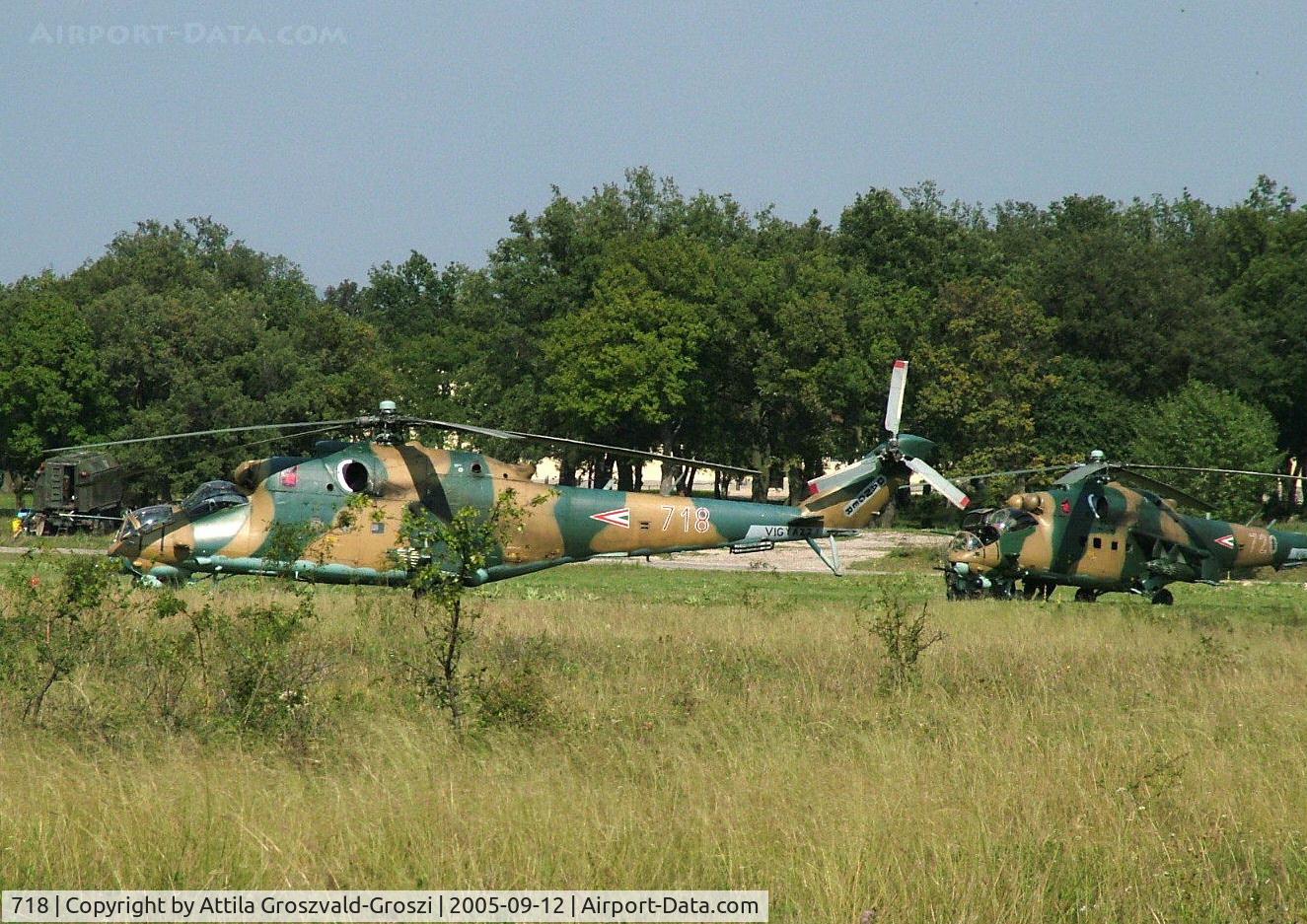 718, 1985 Mil Mi-24V Hind E C/N K220718, Veszprém-Ujmajor temporary army helicopter base