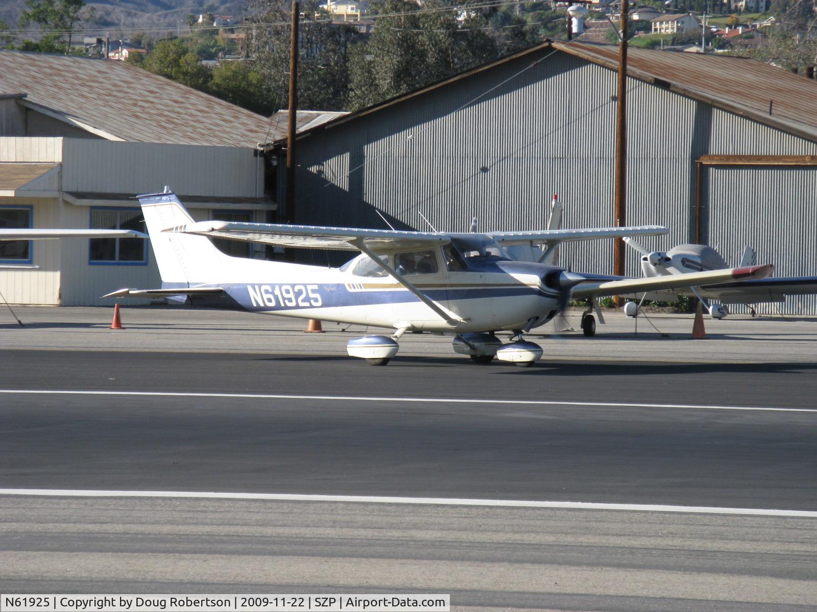 N61925, 1975 Cessna 172M C/N 17264890, 1975 Cessna 172M, Lycoming O-320-E2D 150 Hp, taxi to Rwy 22