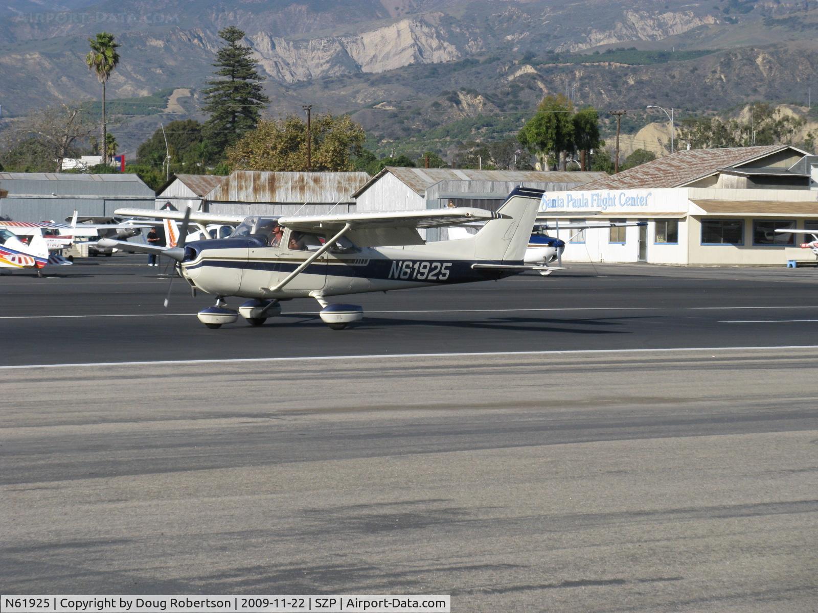 N61925, 1975 Cessna 172M C/N 17264890, 1975 Cessna 172M, Lycoming O-320-E2D 150 Hp, landing roll Rwy 22