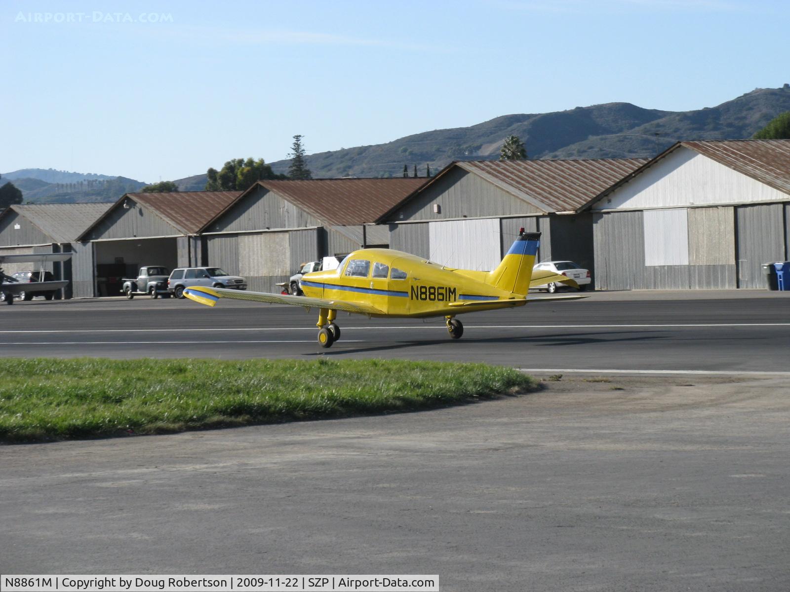 N8861M, 1964 Beech A23 C/N M-601, 1964 Beech A23 MUSKETEER II, Lycoming  IO-346-A 165 Hp at 2,700 rpm, landing Rwy 22