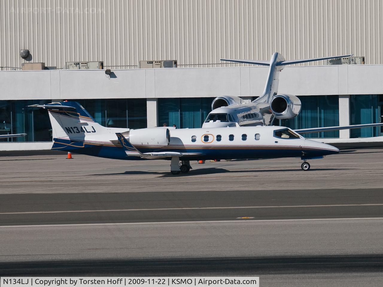 N134LJ, 1997 Learjet Inc 31A C/N 31-134, N134LJ taxiing