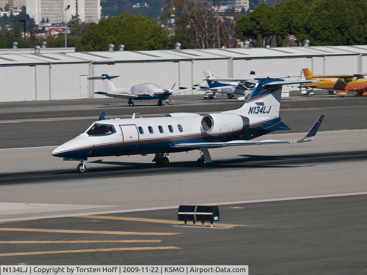 N134LJ, 1997 Learjet Inc 31A C/N 31-134, N134LJ departing from RWY 21