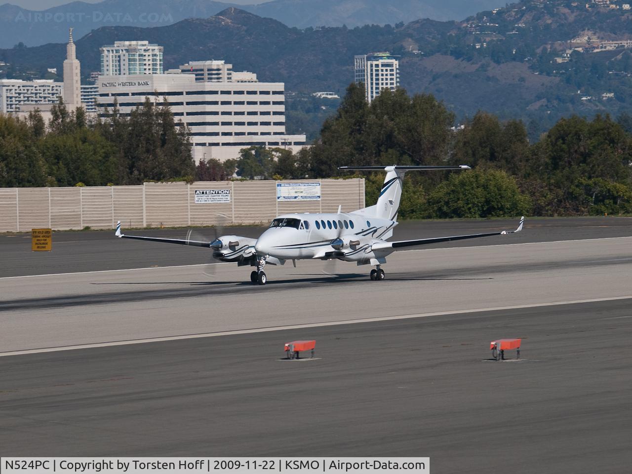N524PC, 2005 Raytheon Aircraft Company B300 C/N FL-447, N524PC departing from RWY 21