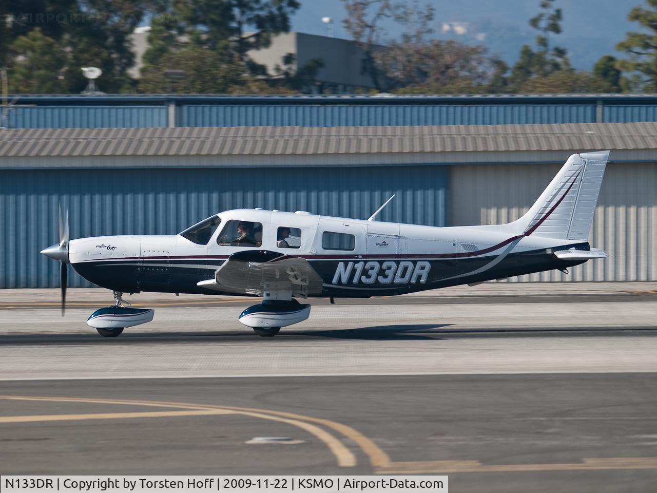N133DR, 2005 Piper PA-32-301XTC Saratoga C/N 3255027, N133DR departing from RWY 21
