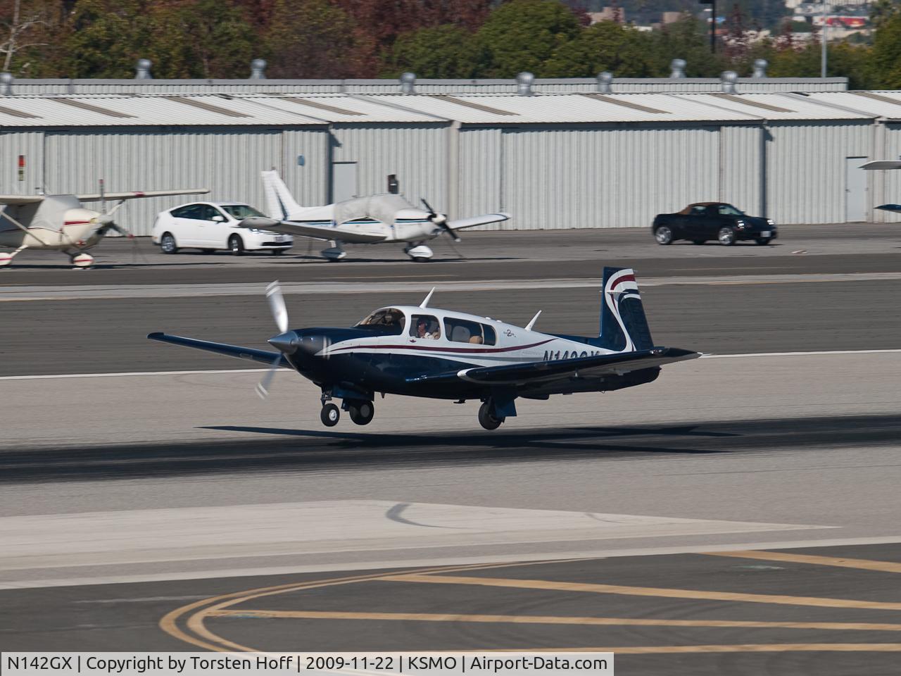 N142GX, 2004 Mooney M20R Ovation C/N 29-0342, N142GX arriving on RWY 21