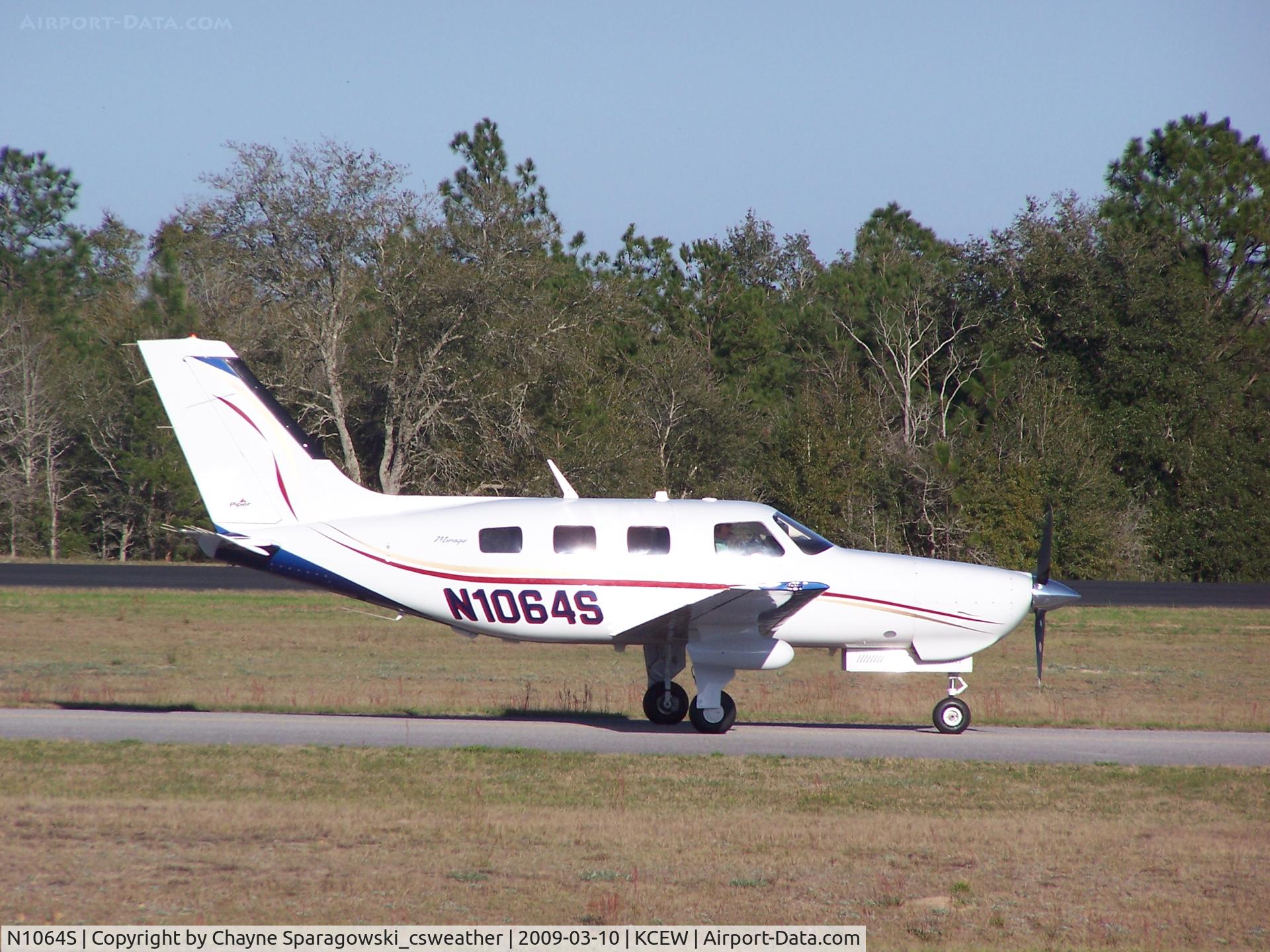 N1064S, 2007 Piper PA-46-350P Malibu Mirage C/N 4636411, Taxiing in
