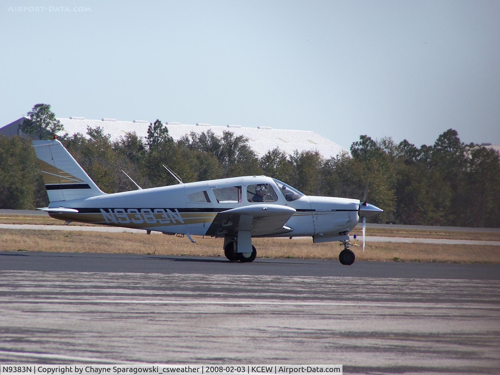 N9383N, 1969 Piper PA-28R-200 C/N 28R-35092, Taxiing in