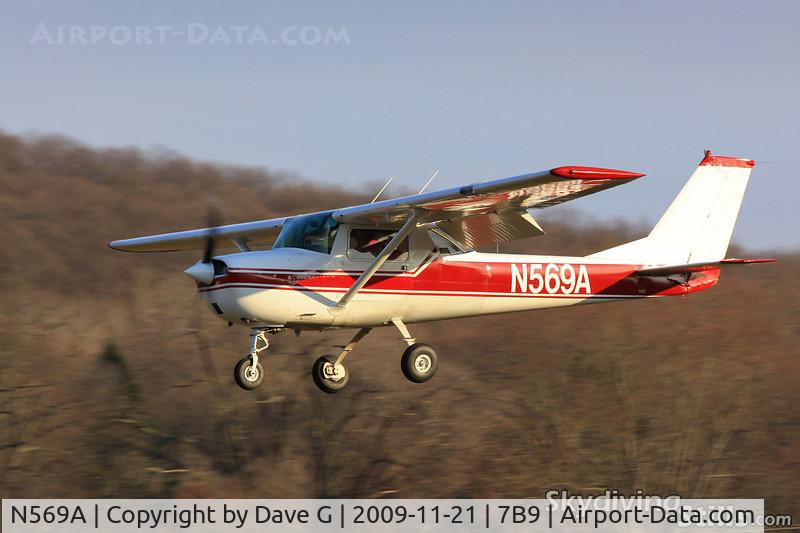 N569A, 1969 Cessna 150J C/N 15070351, Final approach to Ellington, CT