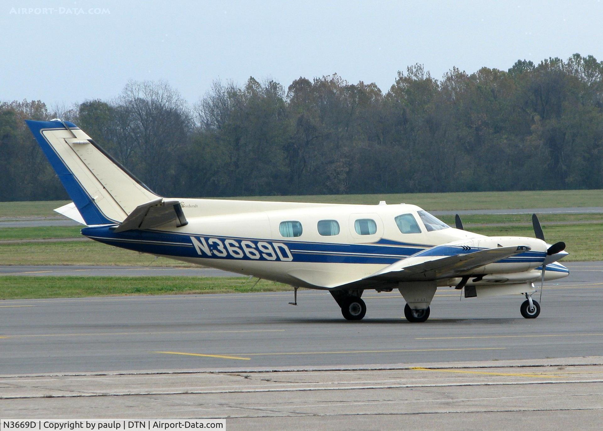 N3669D, 1980 Beech B-60 Duke C/N P-544, At Downtown Shreveport.