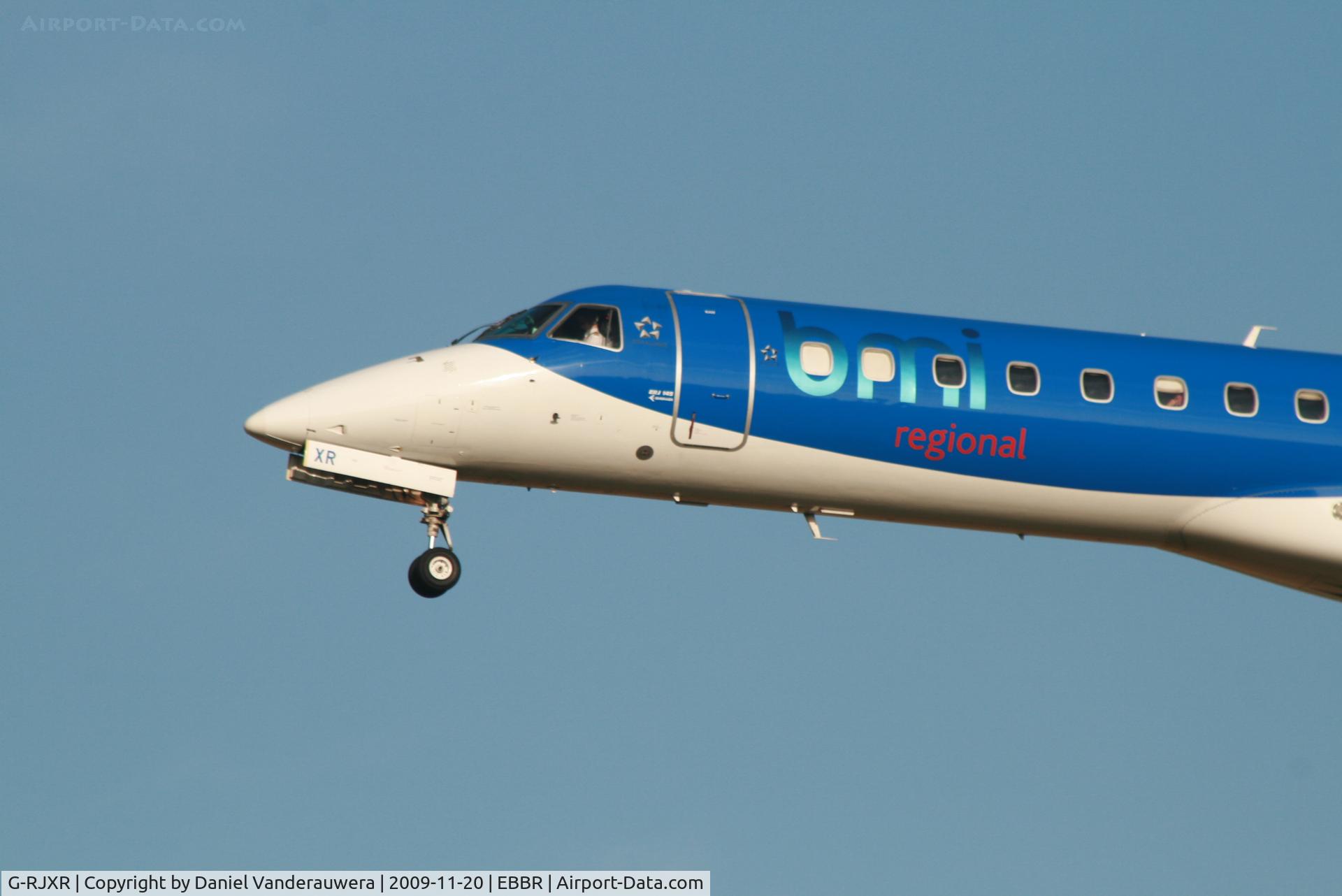 G-RJXR, 1998 Embraer EMB-145EP (ERJ-145EP) C/N 145070, Flight BD145 is descending to RWY 25L