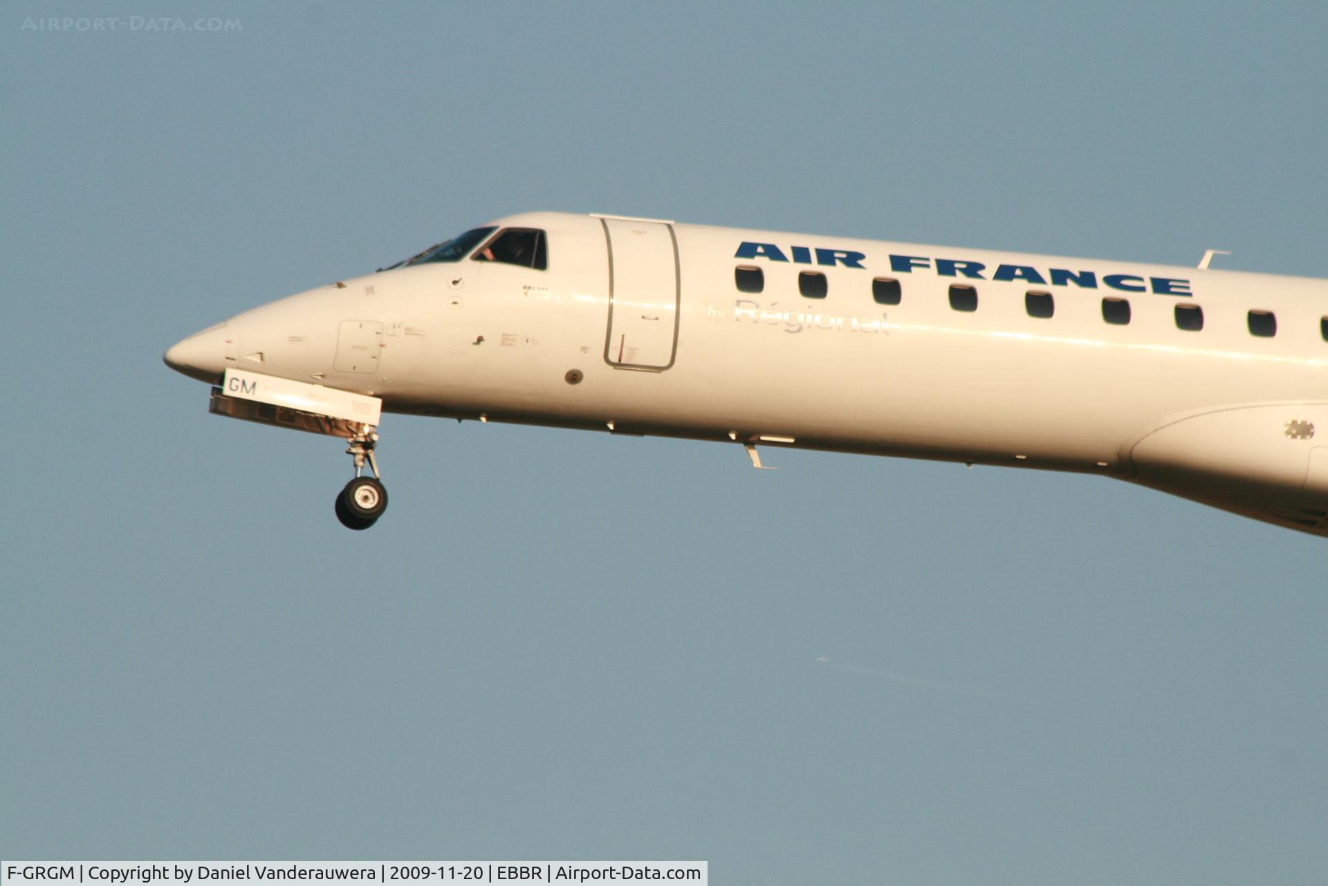 F-GRGM, 2001 Embraer EMB-145EU (ERJ-145EU) C/N 145418, Arrival of flight AF5402 to RWY 25L
