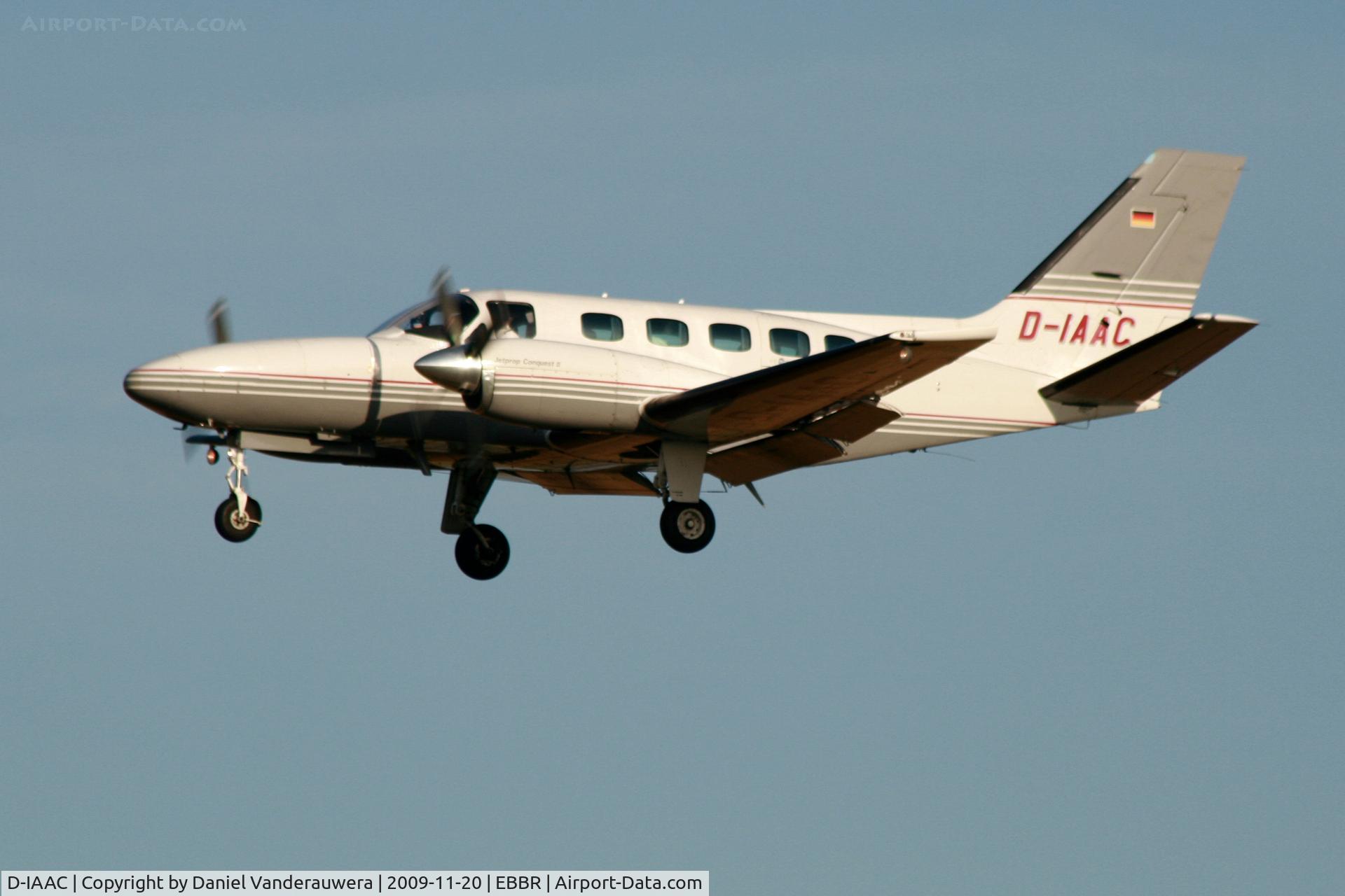 D-IAAC, 1979 Cessna 441 Conquest II C/N 441-0073, Descending to RWY 25L