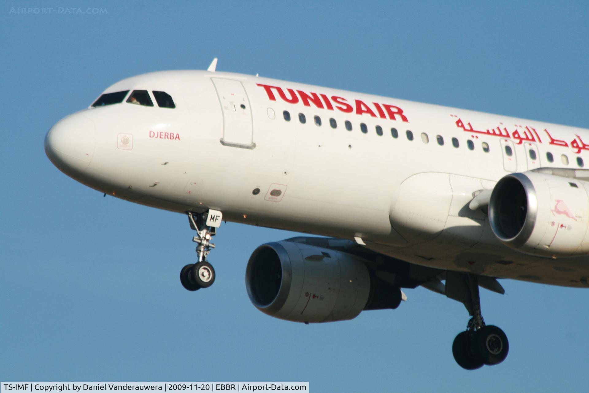 TS-IMF, 1992 Airbus A320-211 C/N 0370, Arrival of flight TU788 to RWY 25L