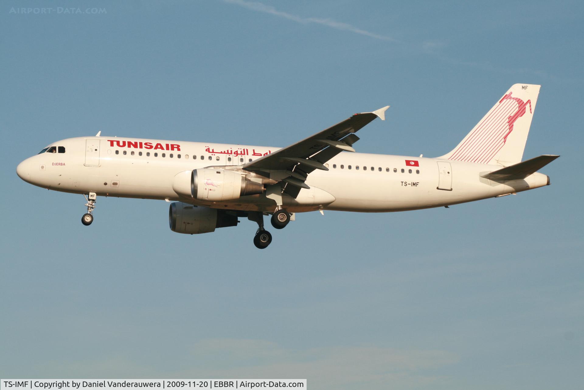 TS-IMF, 1992 Airbus A320-211 C/N 0370, Flight TU788 is descending to RWY 25L