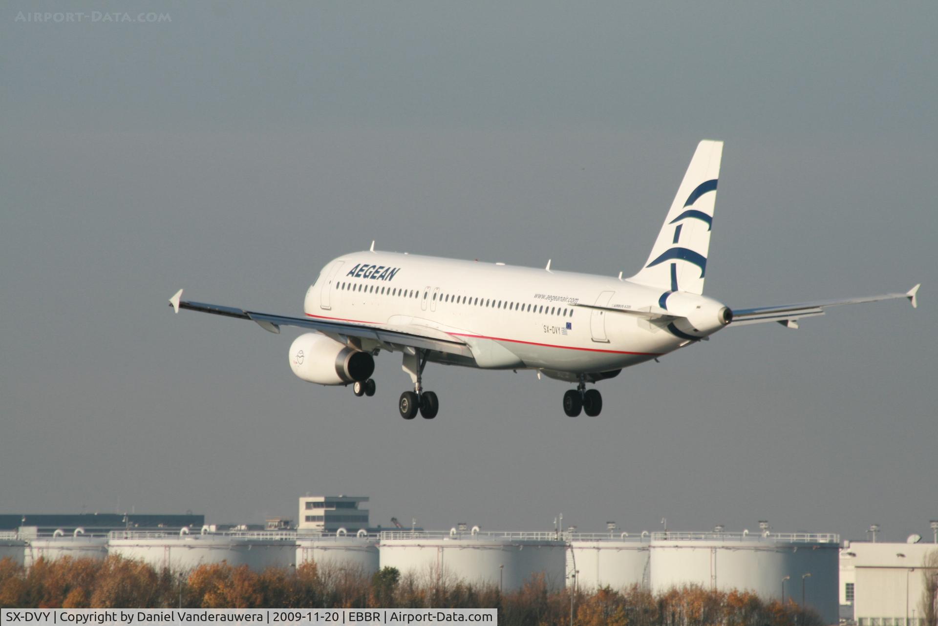 SX-DVY, 2009 Airbus A320-232 C/N 3850, Several seconds before landing on RWY 25L