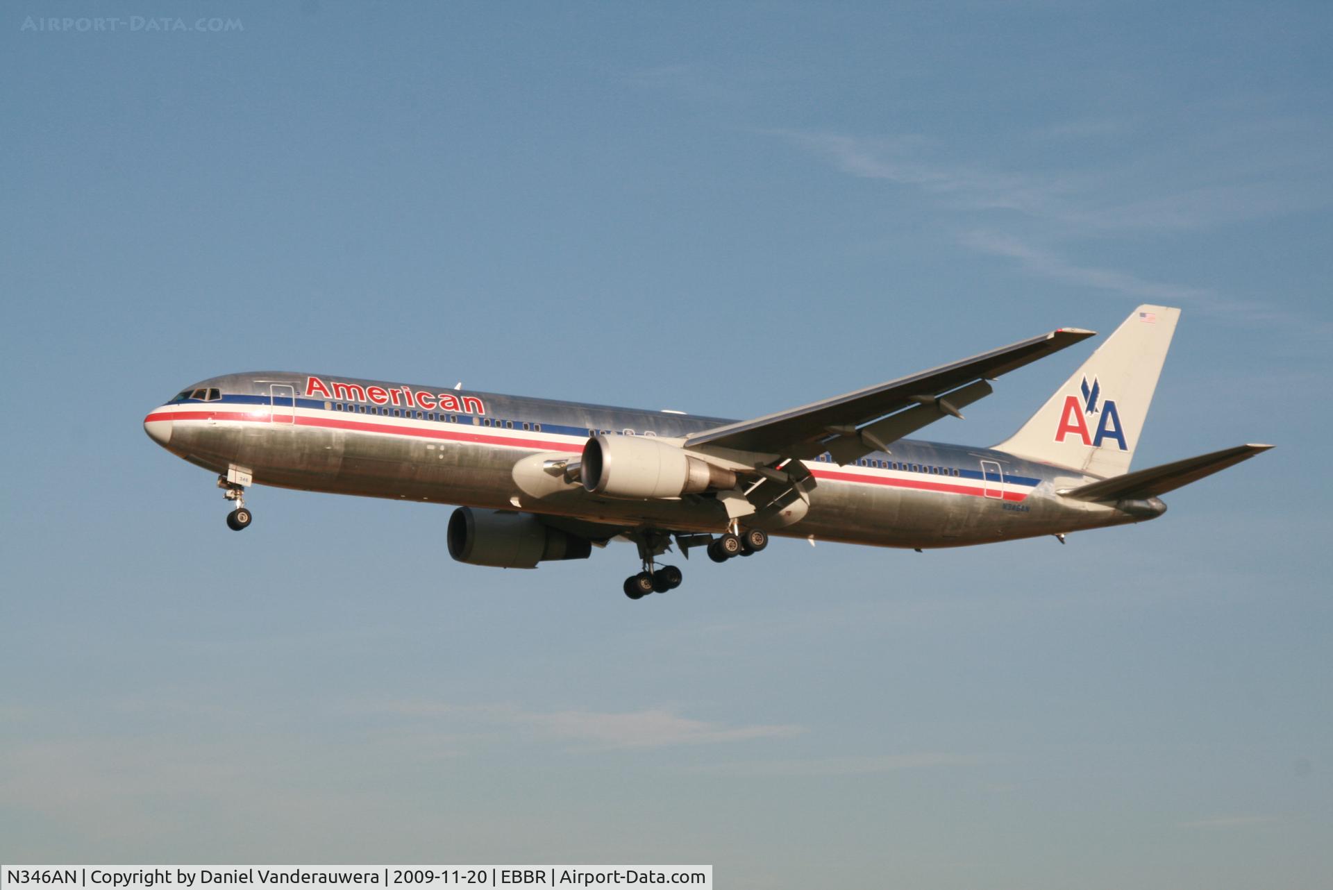 N346AN, 2003 Boeing 767-323 C/N 33085, Flight AA108 is descending to RWY 25L