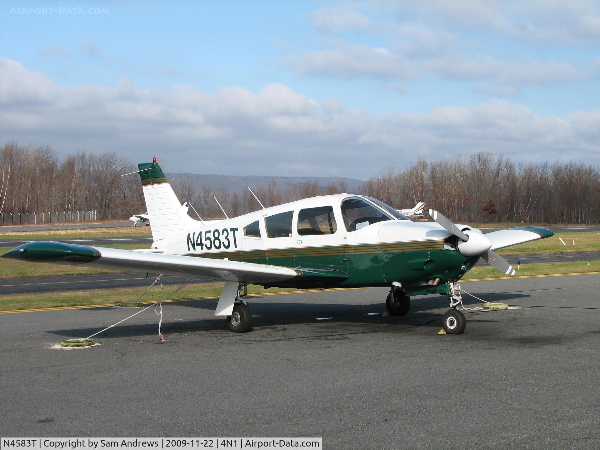 N4583T, 1972 Piper PA-28R-200 C/N 28R-7235099, Lunch/Brunch break maybe?