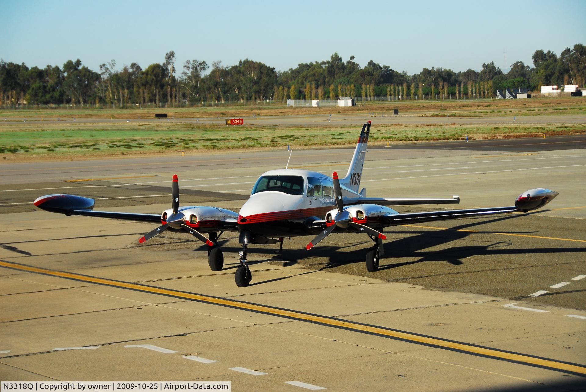 N3318Q, 1966 Cessna 320D Executive Skyknight C/N 320D0118, Oakland Ramp