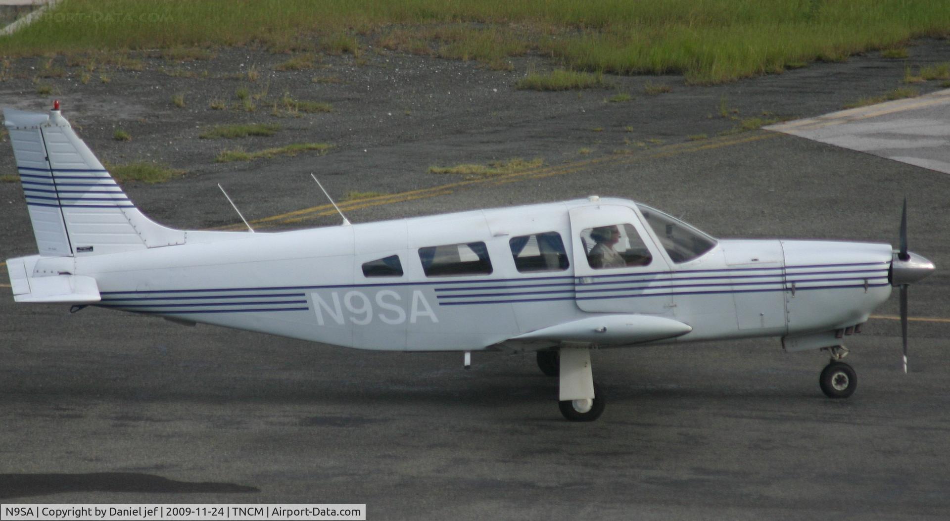 N9SA, 1977 Piper PA-32R-300 Cherokee Lance C/N 32R-7780530, Taxing from the cargo ramp befor leaving for statia