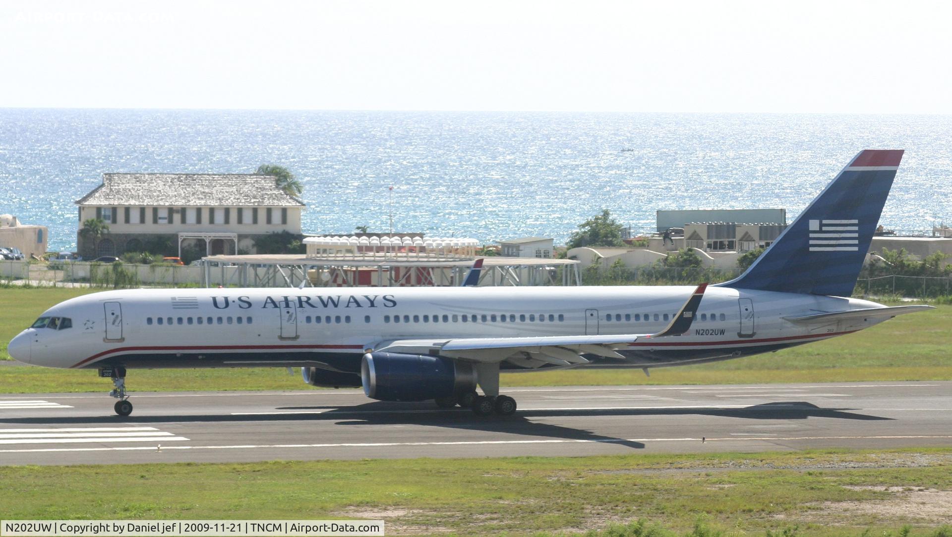 N202UW, 1995 Boeing 757-2B7 C/N 27811, departing for the USA