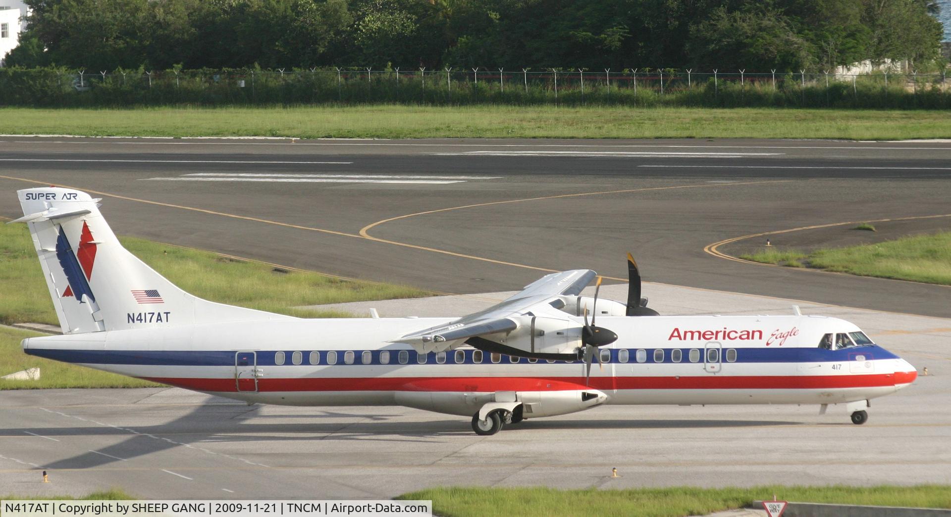 N417AT, 1994 ATR 72-212 C/N 417, American eagle taxing to A
