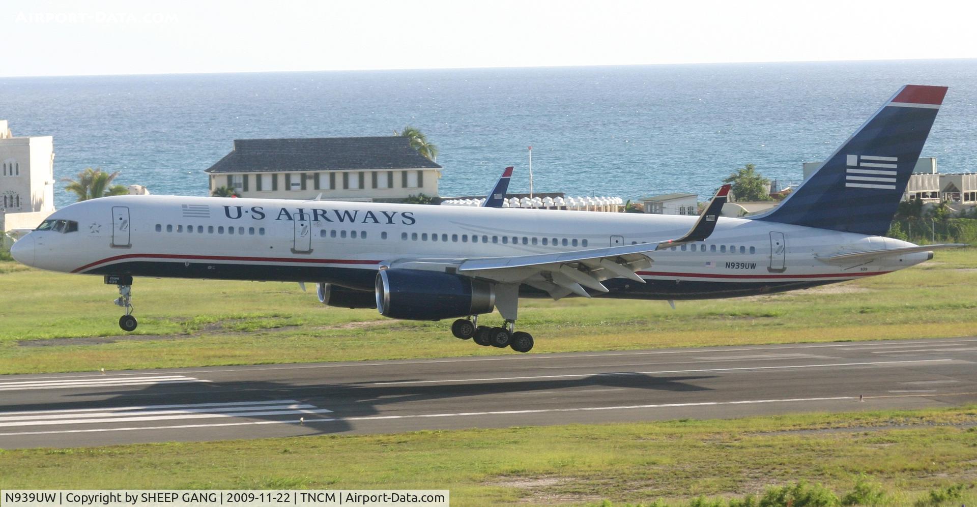 N939UW, 1994 Boeing 757-2B7 C/N 27303, N939UW landing at tncm